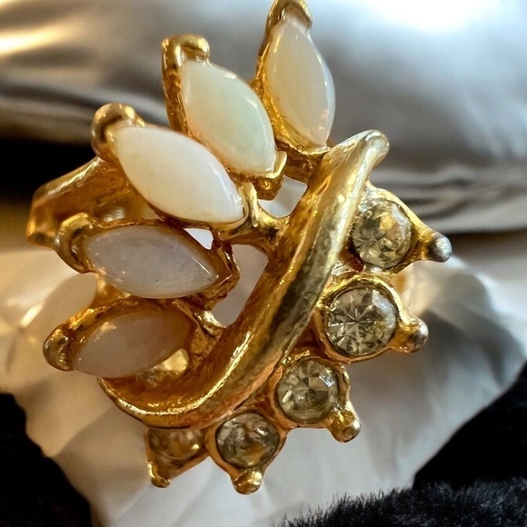 Uncas Jewelry - Vintage Uncas Gold Tone Marquise Faux Opal & Clear Rhinestone Fashion Ring - 5.5